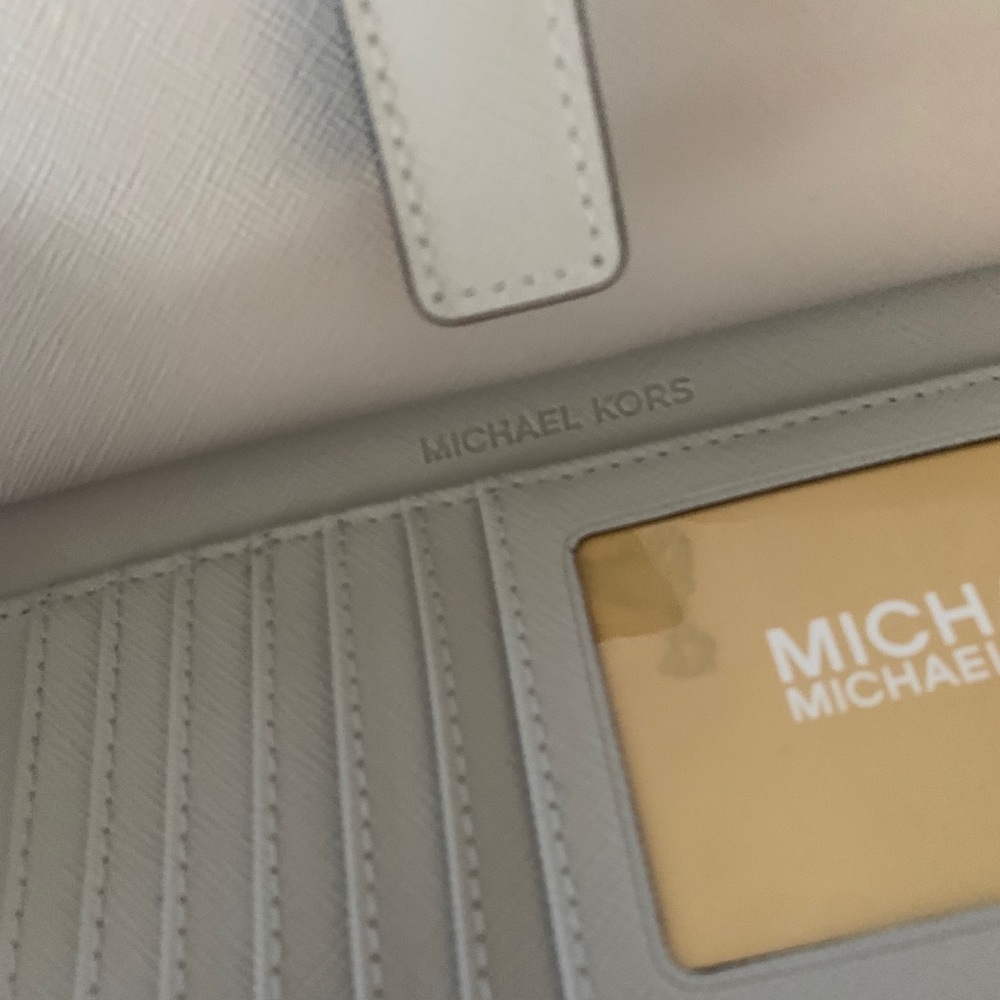 New Mk double zipper wallet 🦋 last one - Picture 4 of 7